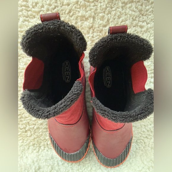 KEEN Elsa Chelsea Waterproof Boots Red Insulated Winter Pull On Womens 6.5 - Picture 3 of 6